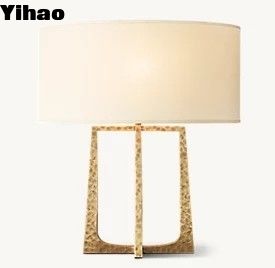 購入 ハンマーされた鉄ベース 農家様式 木製 LED テーブルランプ 白い円形麻の色彩 オンライン製造