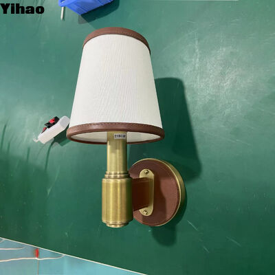 リビングルームとホテルの装飾のために2700Kの暖かい白い光を持つ現代銅壁ランプ